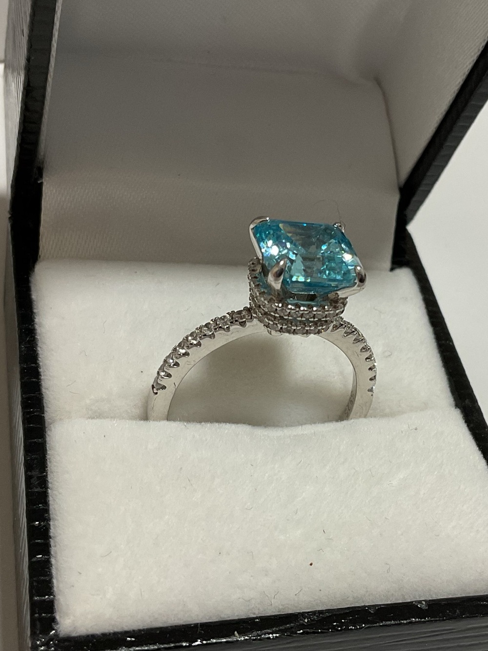 Elegant Sterling Silver S925 Blue Stone Statement Ring size 8 - Picture 5 of 7